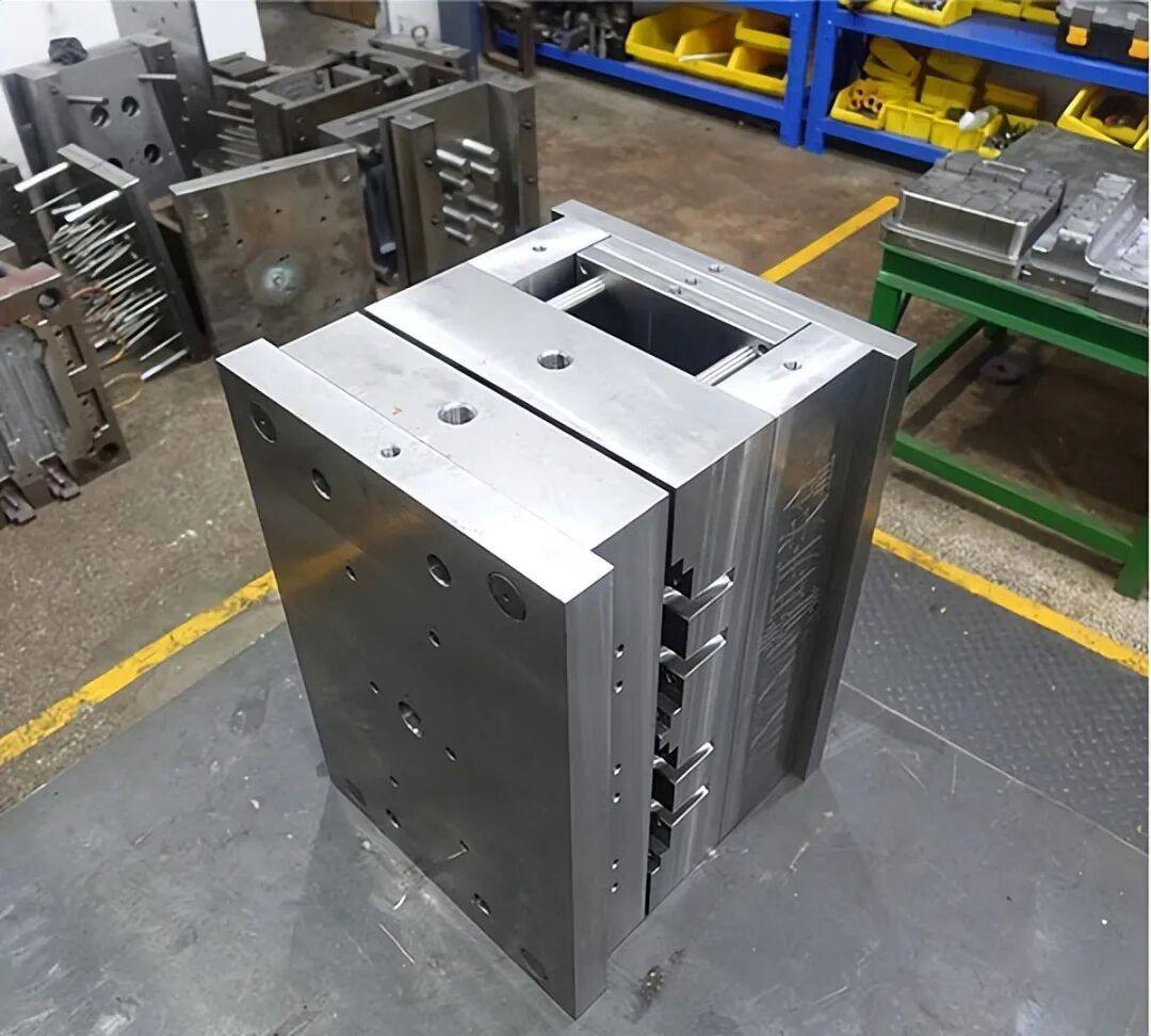 Custom Plastic Injection Molding for Electronic Components